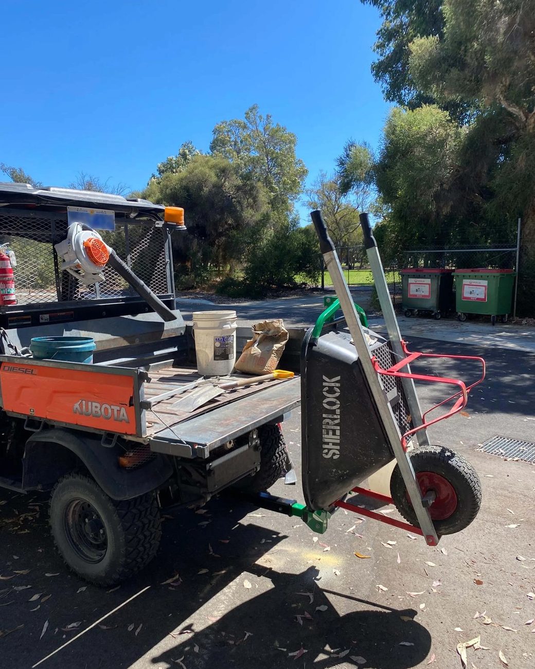 Customer setup: Sherlock wheelbarrow carried on the rear of a Kubota work vehicle using Barry